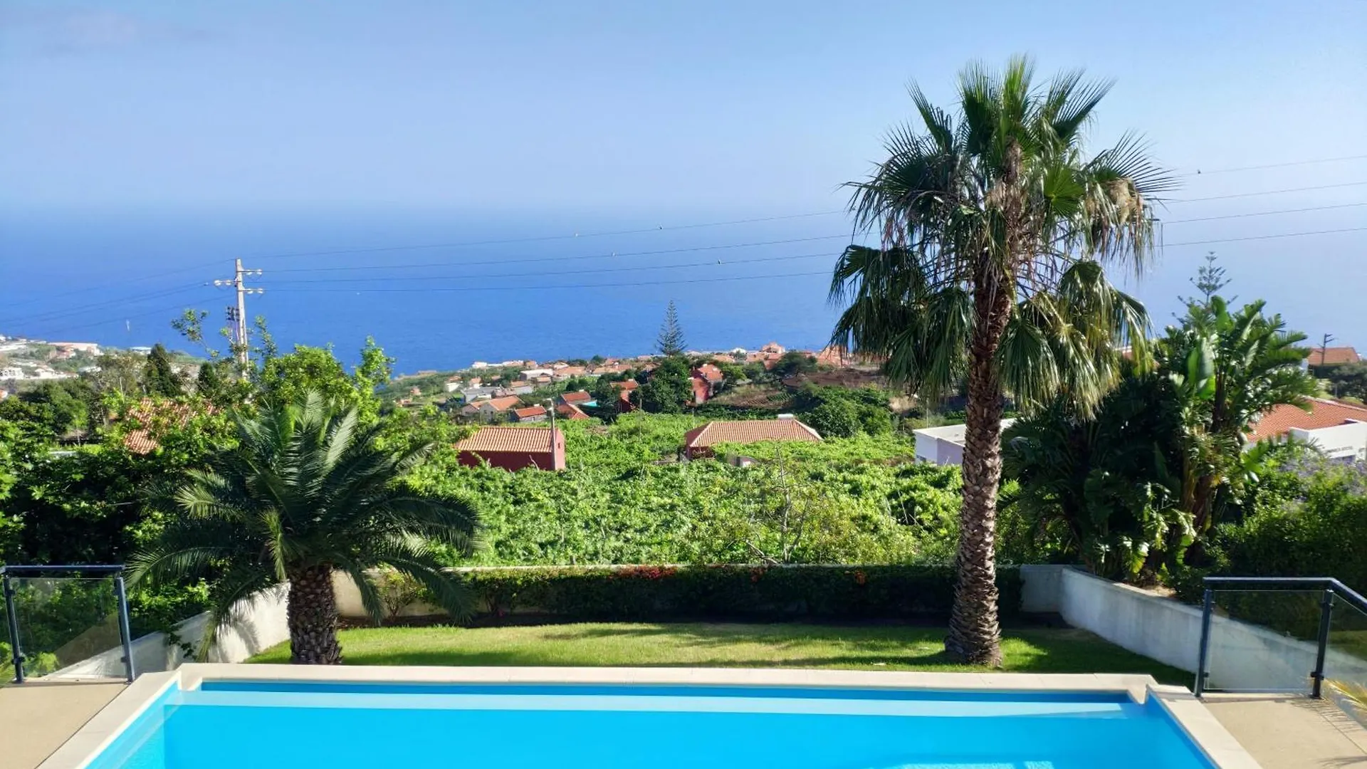 17 ° West, Lux. Inf. Pool Villa, 5 Minutes To The Sandy Beach, Wifi Estreito Da Calheta 0*,  Πορτογαλία